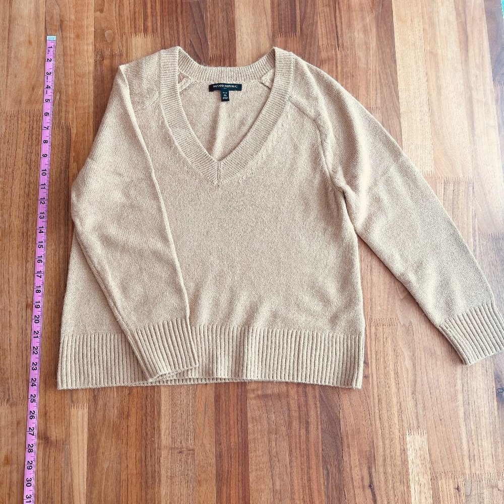 Banana Republic Super Soft Sweater Tan - M - FREE SHIPPING!
